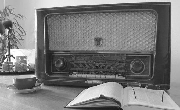 radio-476447_640